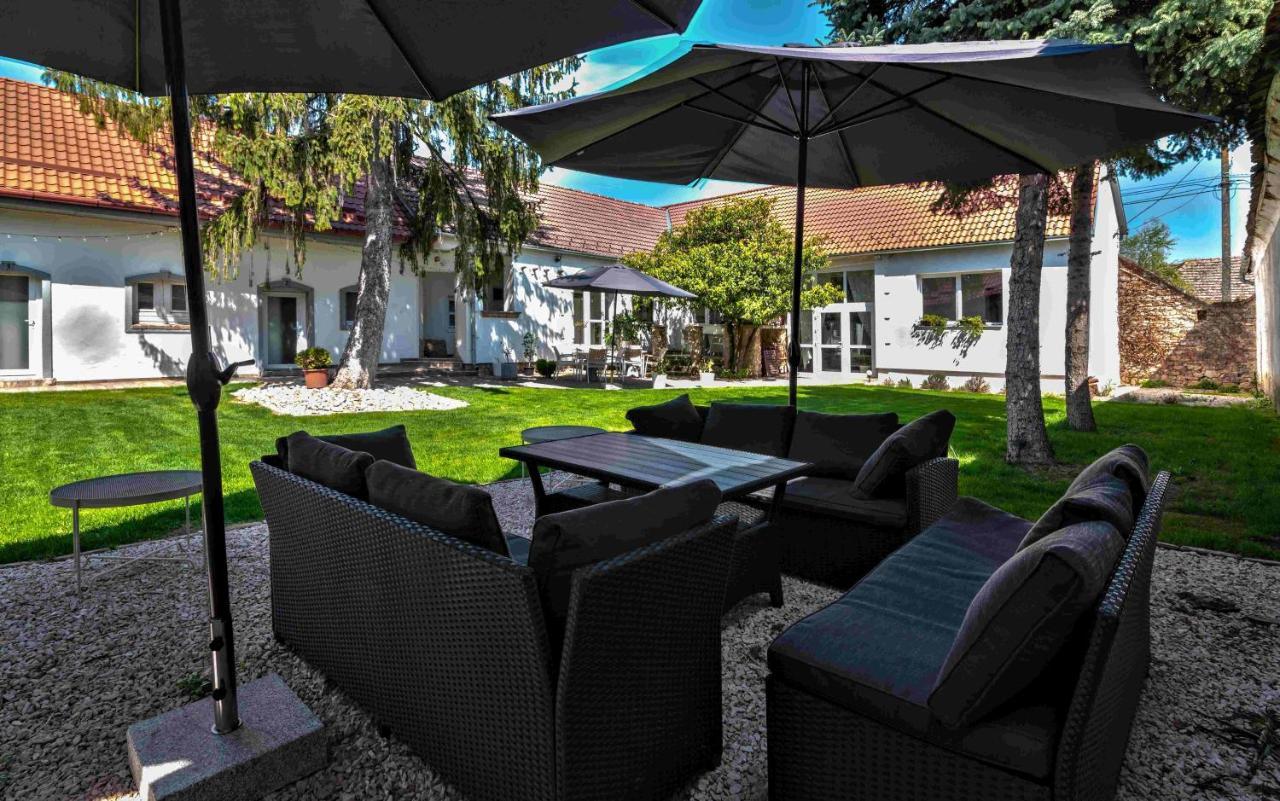 Szent Gyoergy Kuria Bed and Breakfast Kisharsány Buitenkant foto